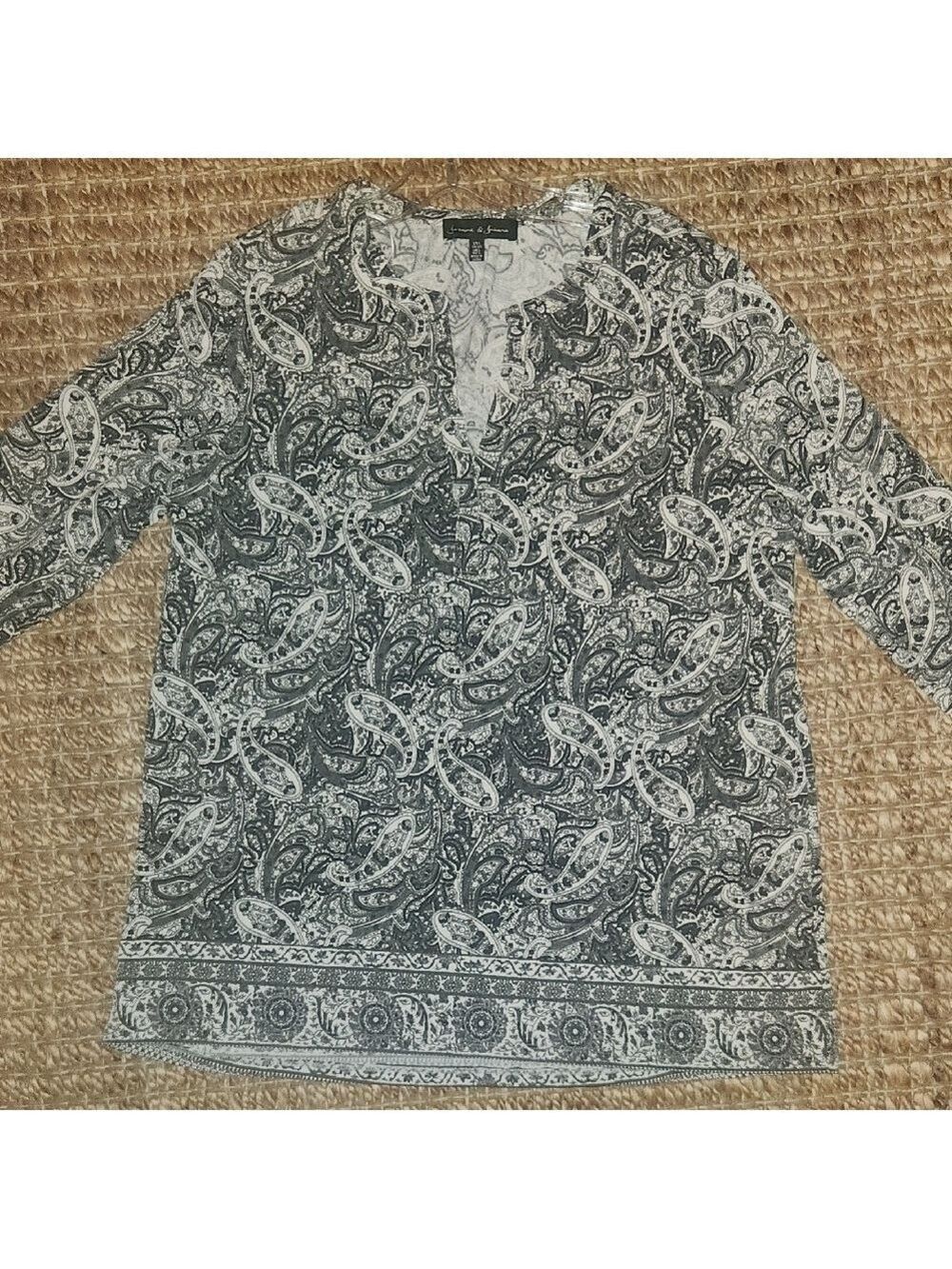 Elegant Large Paisley V-Neck Long Sleeve in Black/white Comfy Casual